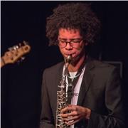 Sassofonista laureato all'Accademia Nazionale Siena Jazz e all'Haute Ecole de Musique di Losanna (Svizzera) fornisce lezioni di:
1) Sassofono
2) Improvvisazione Jazz
3) Teoria, Armonia e solfeggio
4) Musica d'insieme Jazz